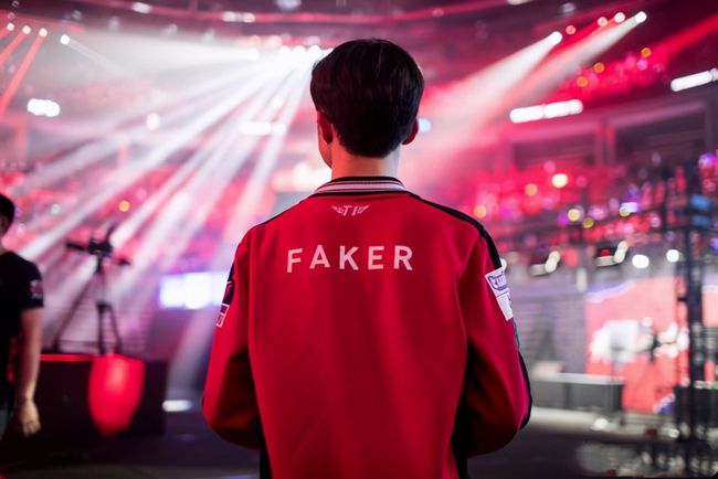 C9官推告别Perkz：你一直都是赛场上最亮眼的人